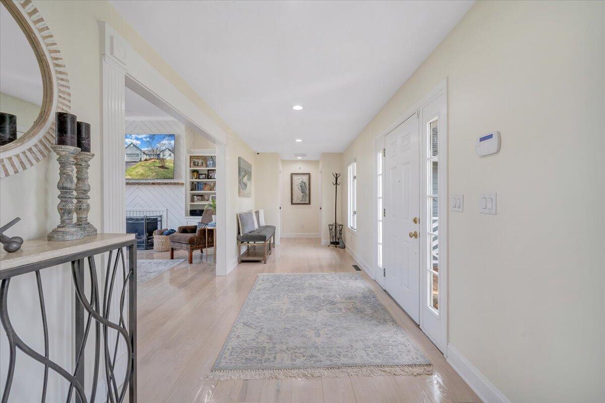 110 Windward Drive Moneta, VA 24121 - Photo 13 of 134 Foyer