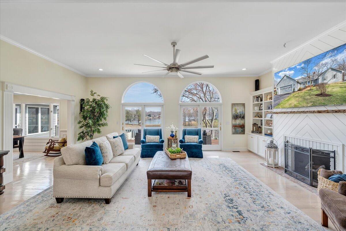 110 Windward Drive Moneta, VA 24121 - Photo 15 of 134 Living Room