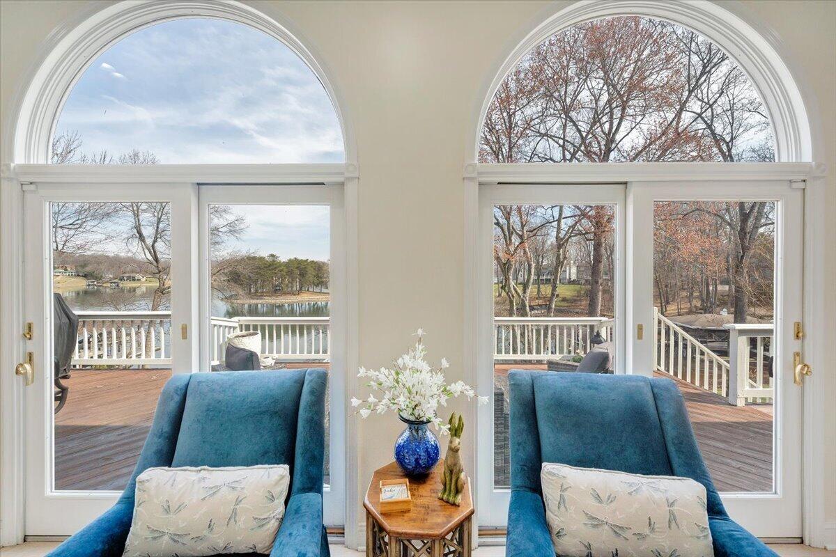 110 Windward Drive Moneta, VA 24121 - Photo 16 of 134 Living Room