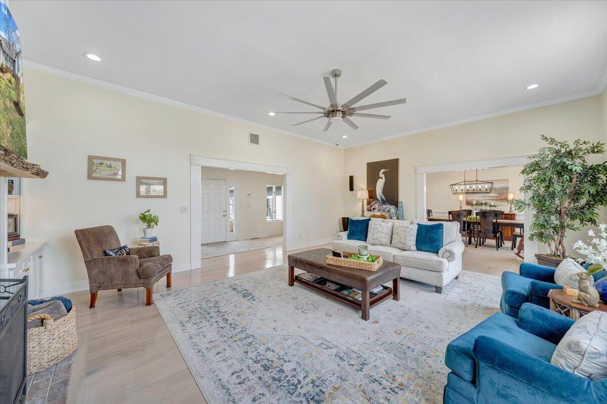 110 Windward Drive Moneta, VA 24121 - Photo 21 of 134 Living Room
