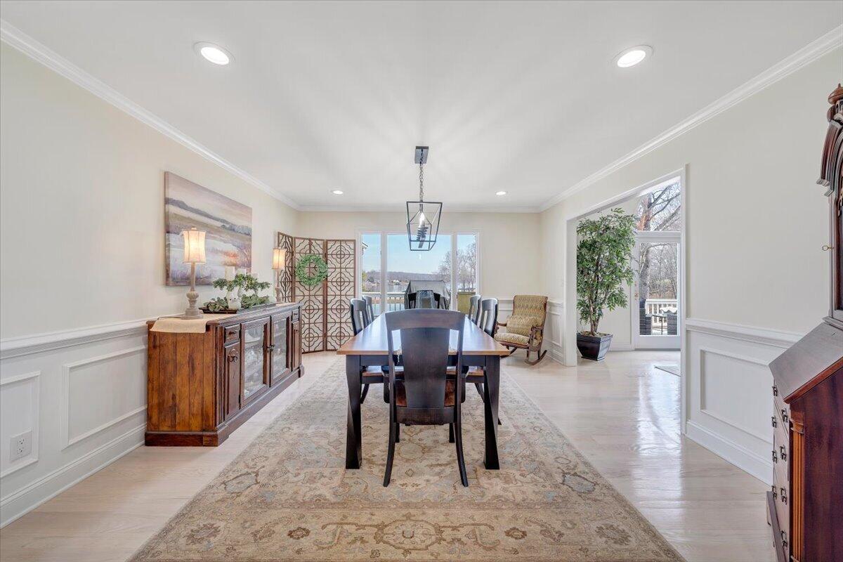 110 Windward Drive Moneta, VA 24121 - Photo 23 of 134 Dining Room