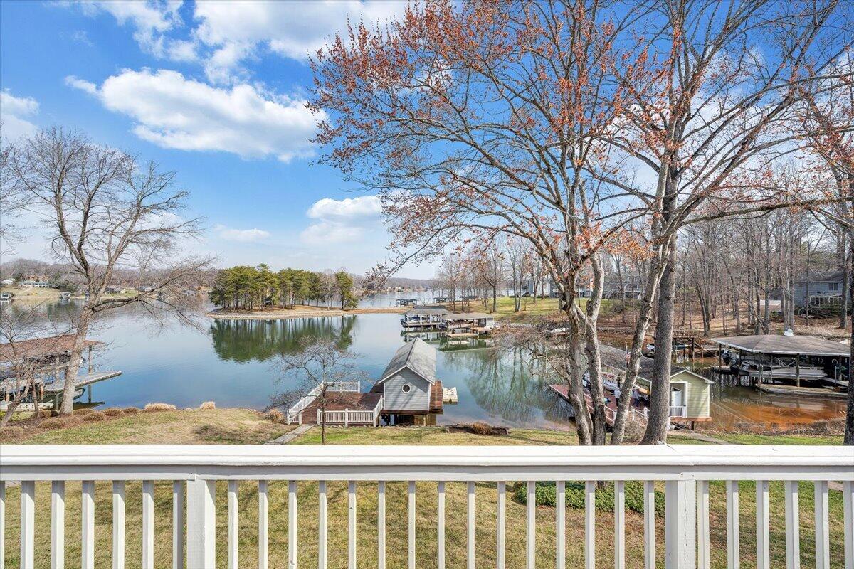 110 Windward Drive Moneta, VA 24121 - Photo 4 of 134 View