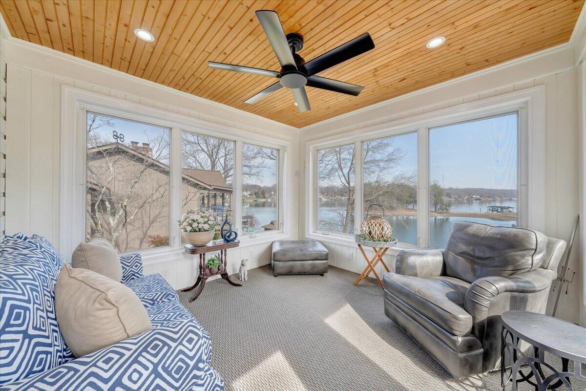 110 Windward Drive Moneta, VA 24121 - Photo 38 of 134 Screen Porch