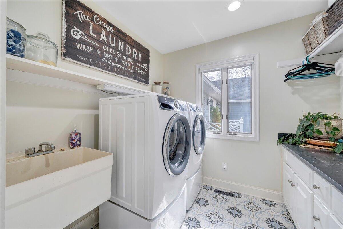 110 Windward Drive Moneta, VA 24121 - Photo 44 of 134 Laundry