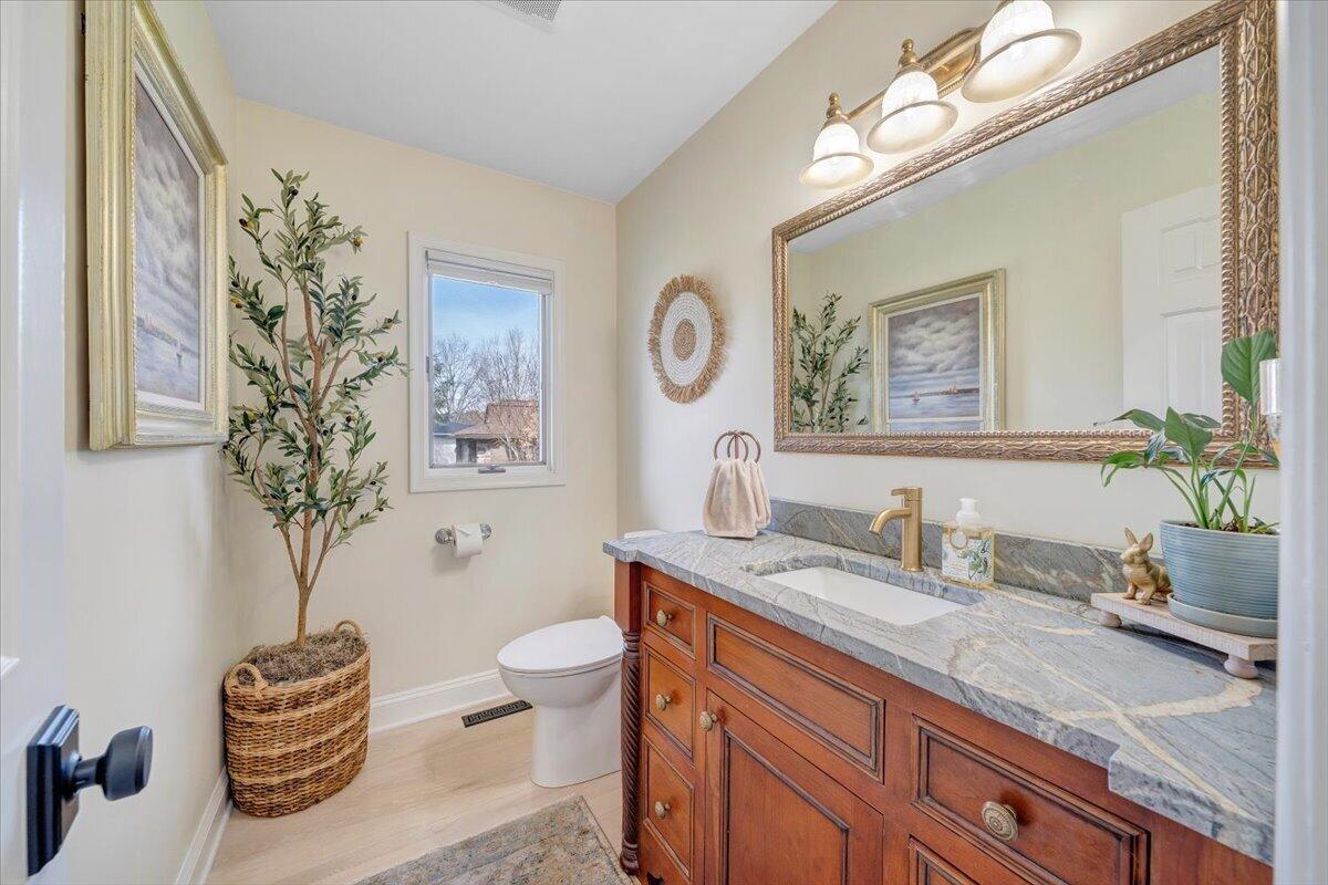 110 Windward Drive Moneta, VA 24121 - Photo 46 of 134 Half Bath