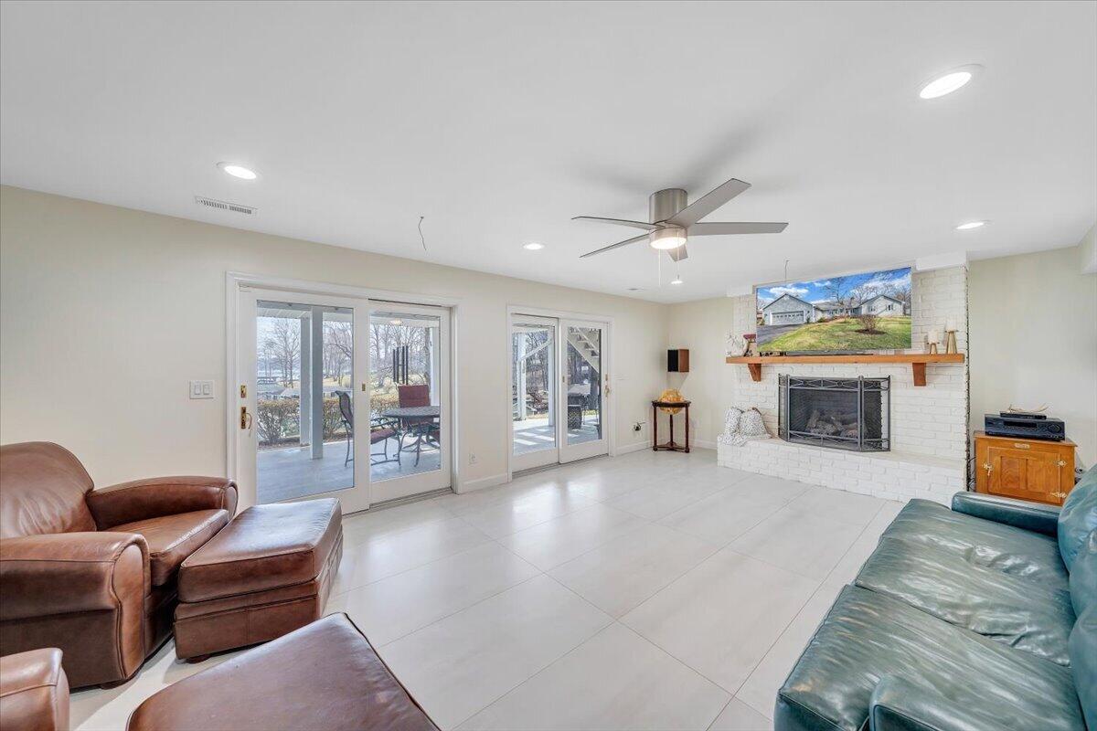 110 Windward Drive Moneta, VA 24121 - Photo 67 of 134 Family Room