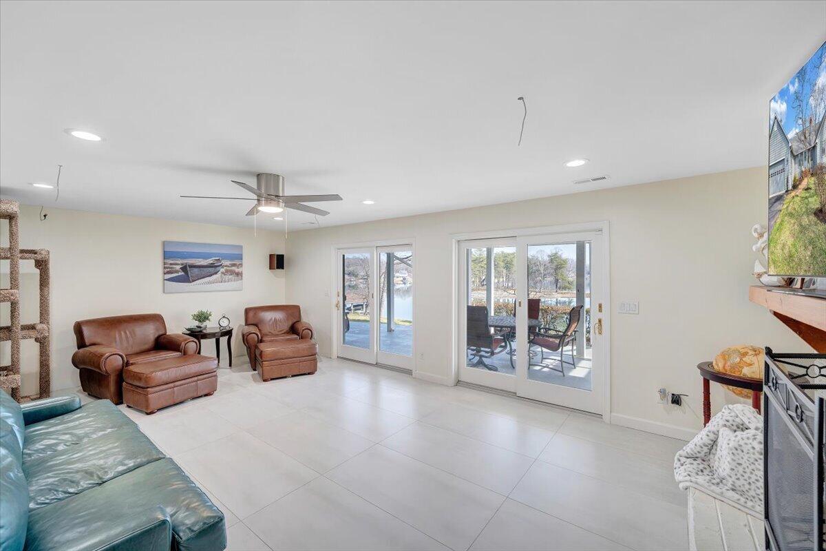 110 Windward Drive Moneta, VA 24121 - Photo 69 of 134 Family Room