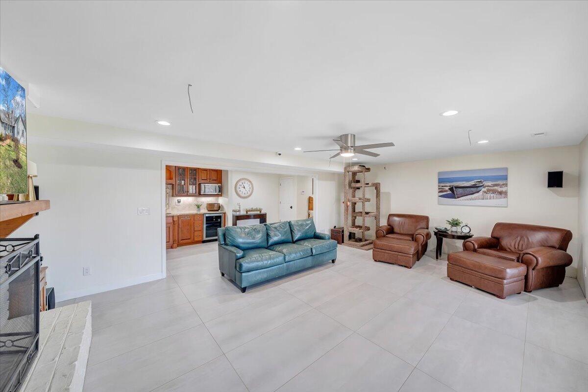 110 Windward Drive Moneta, VA 24121 - Photo 70 of 134 Family Room
