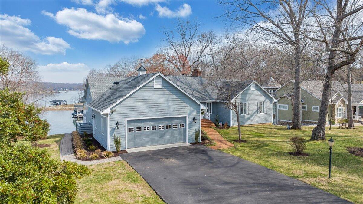 110 Windward Drive Moneta, VA 24121 - Photo 7 of 134 Front