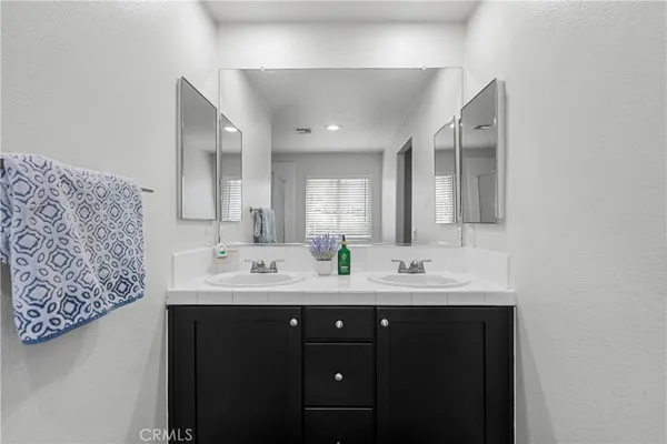 $780,000 | 19904 Holly Drive, Saugus, CA 91350