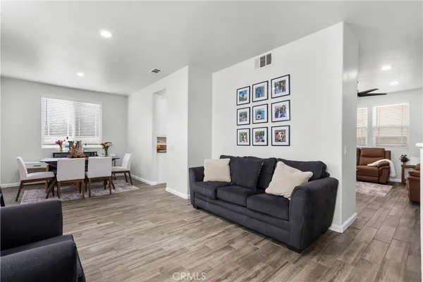 $780,000 | 19904 Holly Drive, Saugus, CA 91350