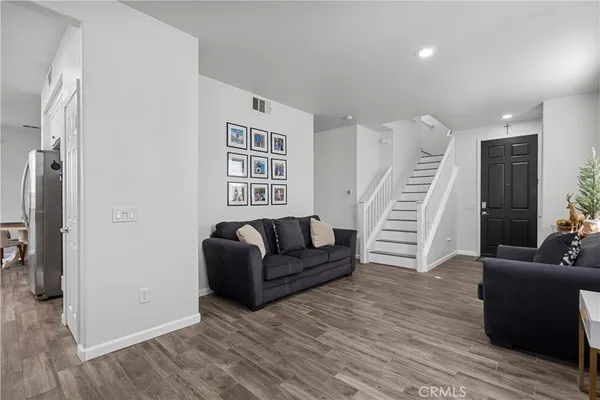 $780,000 | 19904 Holly Drive, Saugus, CA 91350