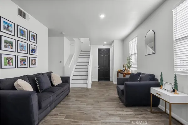 $780,000 | 19904 Holly Drive, Saugus, CA 91350