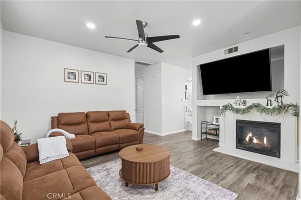 $780,000 | 19904 Holly Drive, Saugus, CA 91350