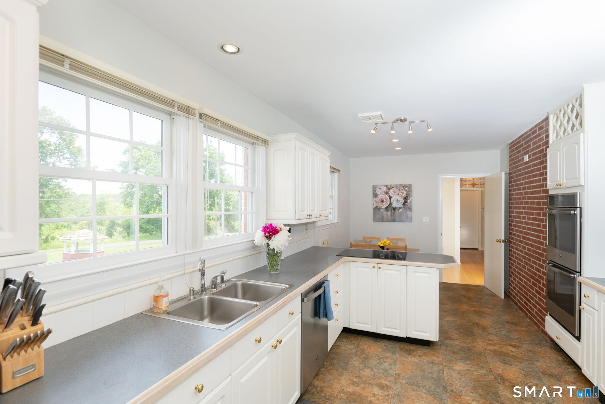 12 Valley View Road Newtown, CT 06470 - Photo 15 of 39