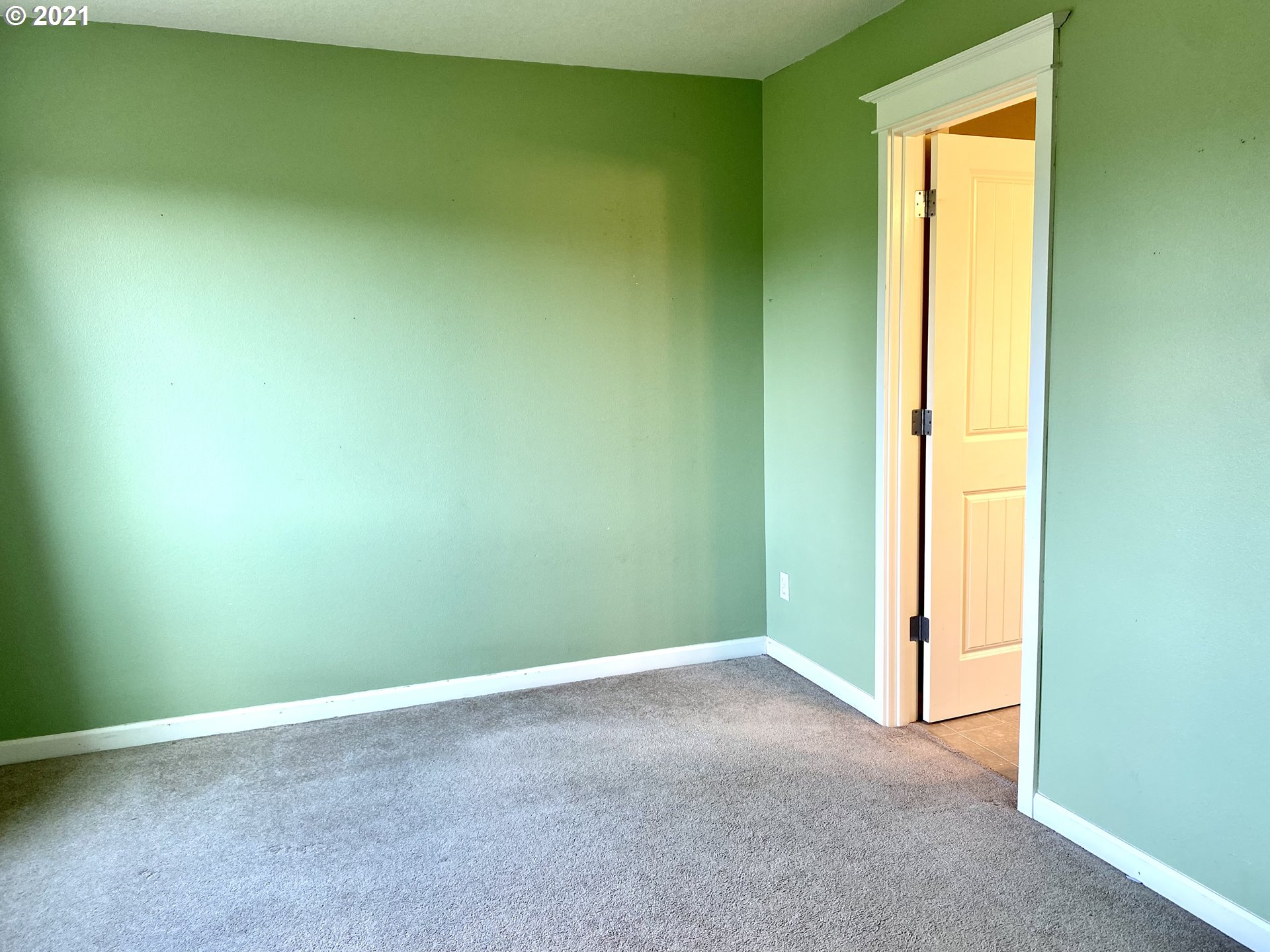 2710 Southeast 141st Avenue, Unit 5 Portland, OR 97236 - Photo 15 of 18