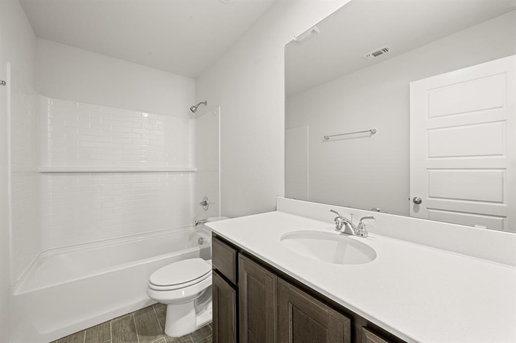 2629 Streamside Drive Burleson, TX 76028 - Photo 14 of 40 2629 Streamside- Bathroom-1