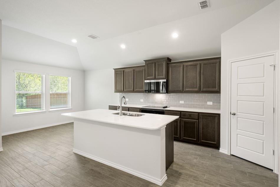 2629 Streamside Drive Burleson, TX 76028 - Photo 20 of 40 InteriorImage 9