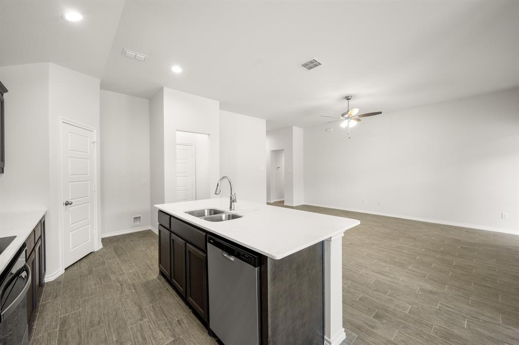 2629 Streamside Drive Burleson, TX 76028 - Photo 28 of 40 2629 Streamside- Kitchen-4