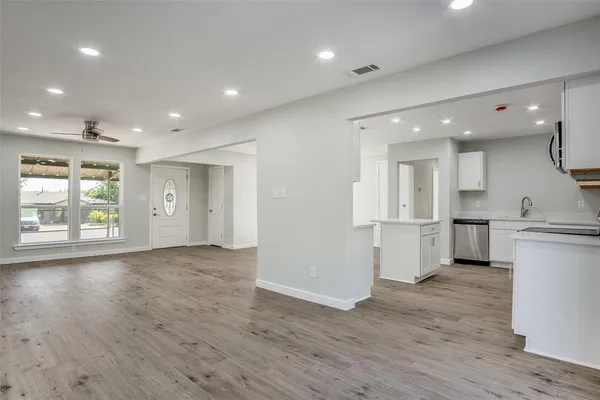 $2,795 | 107 North Cherry Lane, Granbury, TX 76048