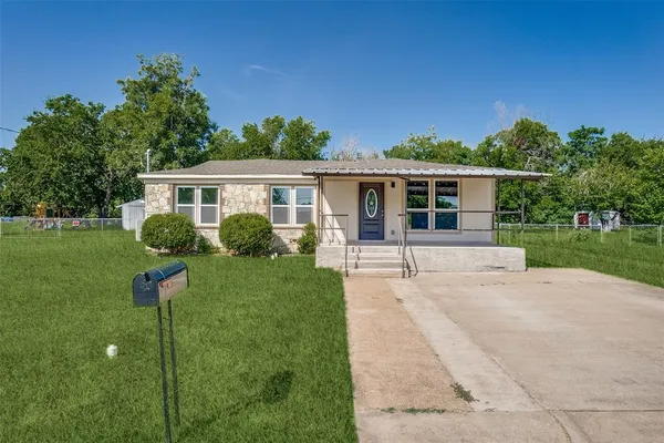 $2,795 | 107 North Cherry Lane, Granbury, TX 76048
