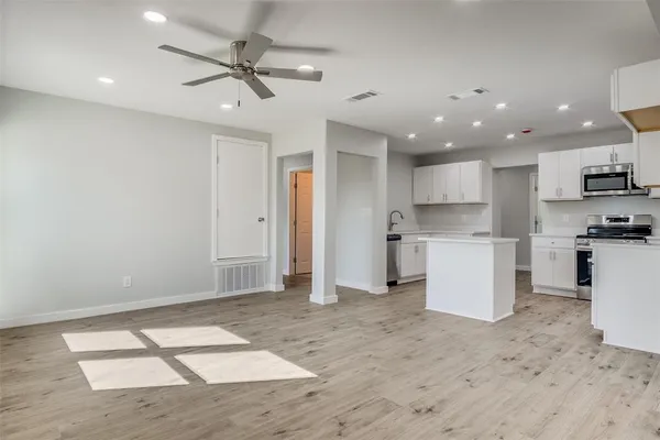 $2,795 | 107 North Cherry Lane, Granbury, TX 76048