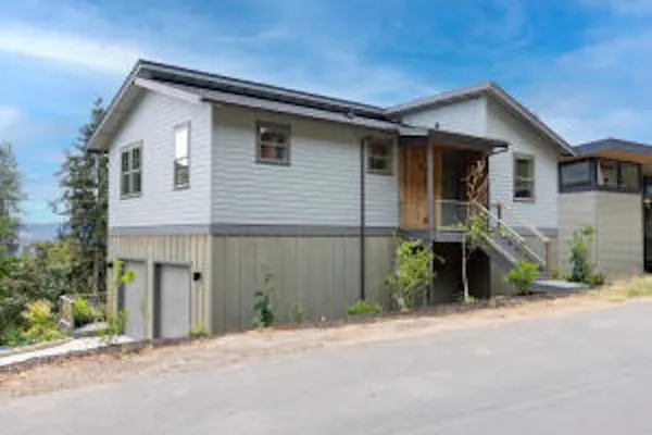 $1,080,000 | 215 Northwest Sophie Lane, White Salmon, WA 98672