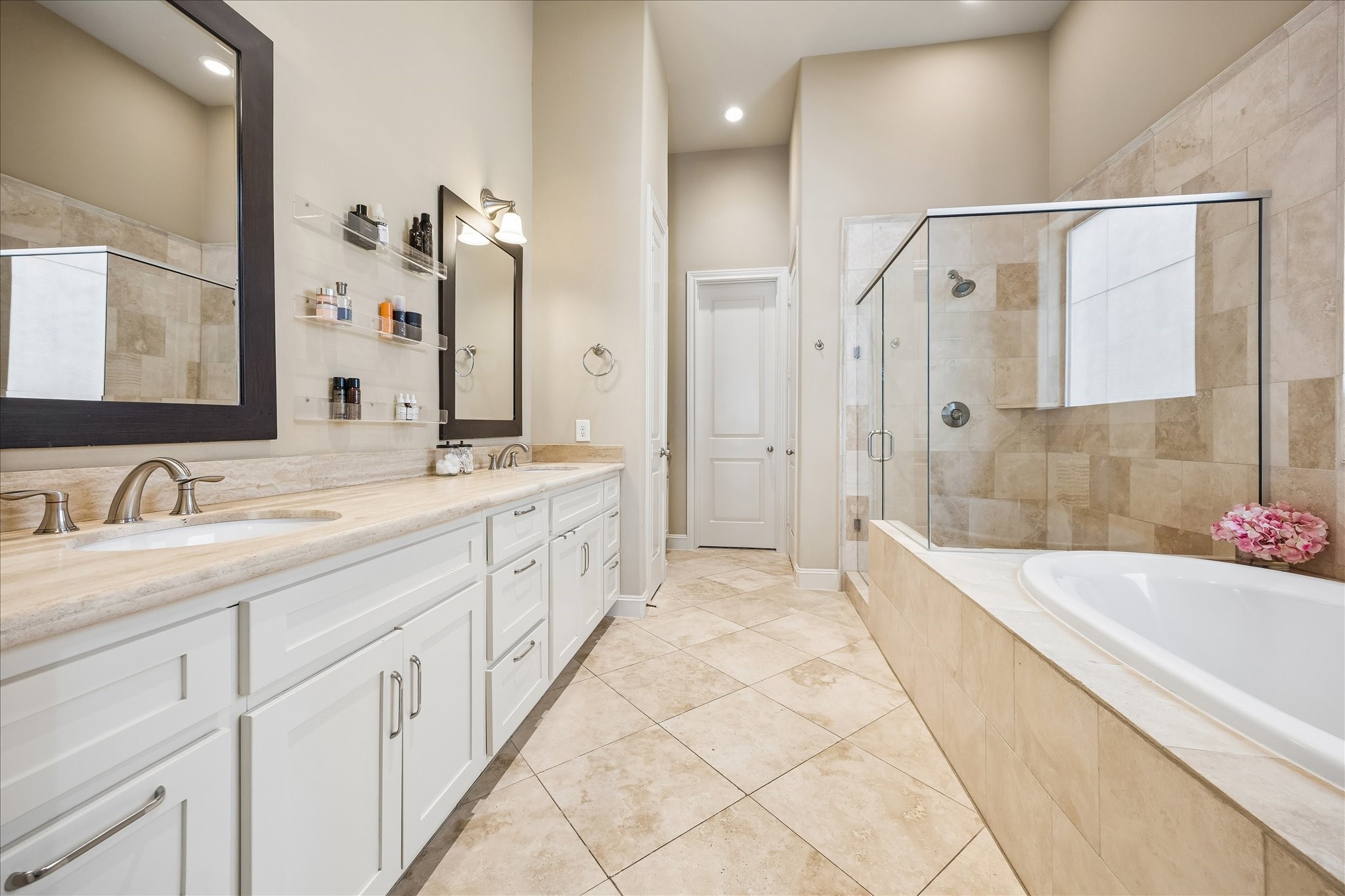 5708 Kansas Street, Unit B Houston, TX 77007 - Photo 13 of 20 Primary bathroom has dual sinks, separate shower, and garden tub