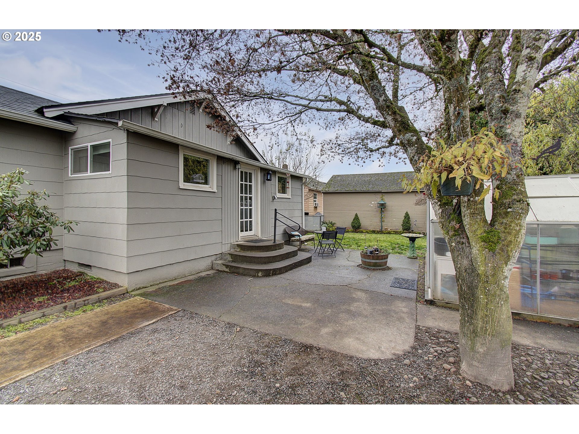 511 4th Avenue Southwest Castle Rock, WA 98611 - Photo 24 of 37 a view of a house with a patio