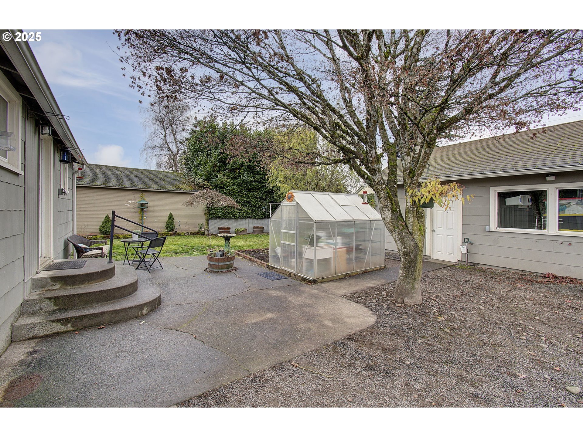 511 4th Avenue Southwest Castle Rock, WA 98611 - Photo 25 of 37 a view of a house with a patio