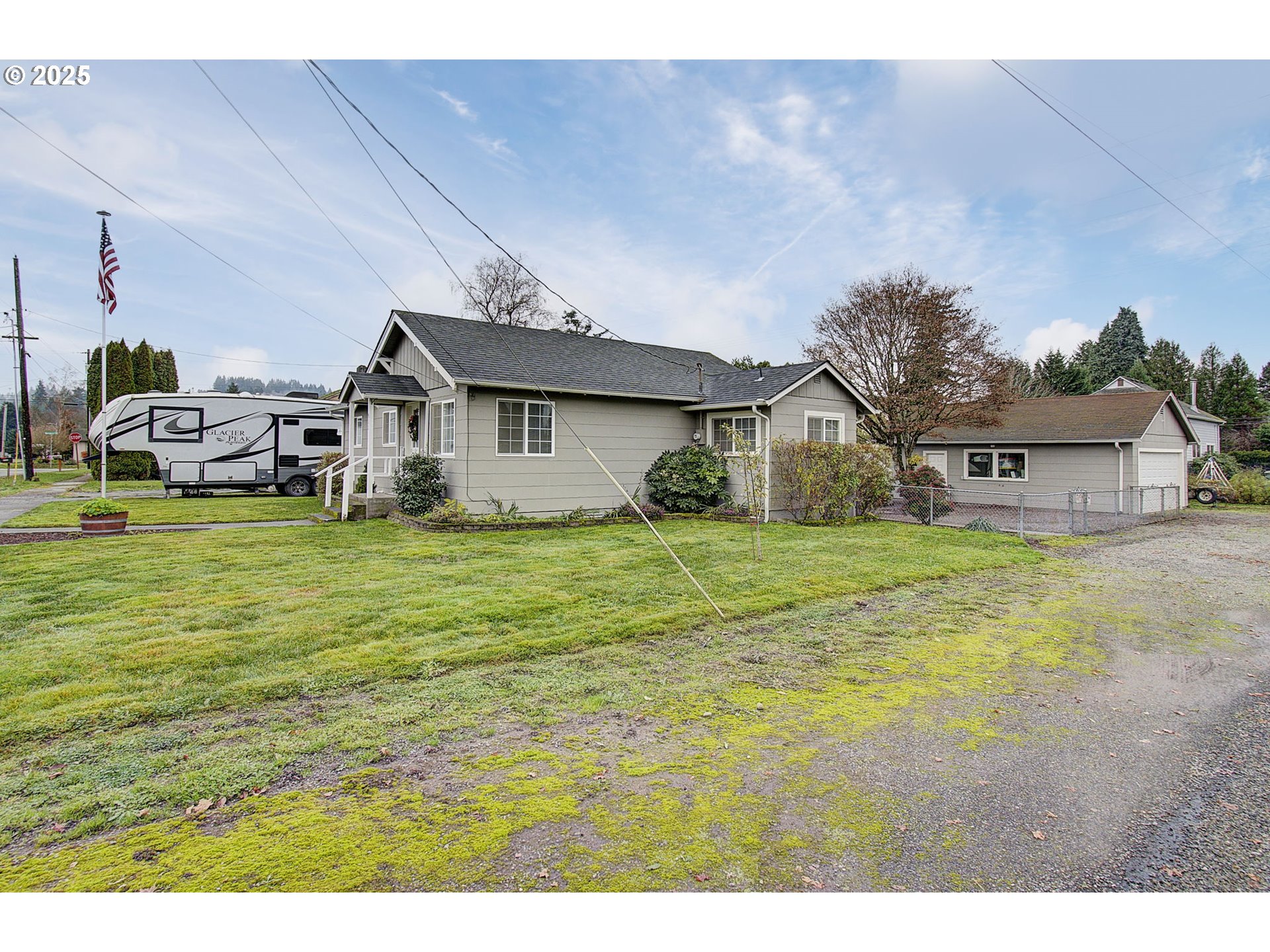 511 4th Avenue Southwest Castle Rock, WA 98611 - Photo 3 of 37 a house view with a outdoor space