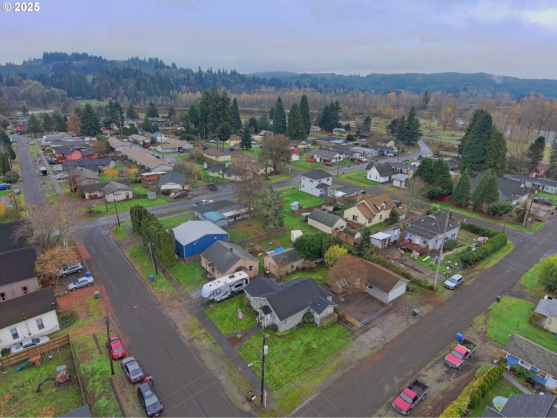 511 4th Avenue Southwest Castle Rock, WA 98611 - Photo 34 of 37 an aerial view of multiple house