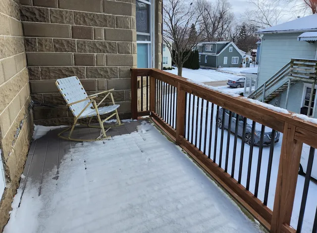 $1,400 | 144 Ellsworth Street, Unit 2W, Crystal Lake, IL 60014