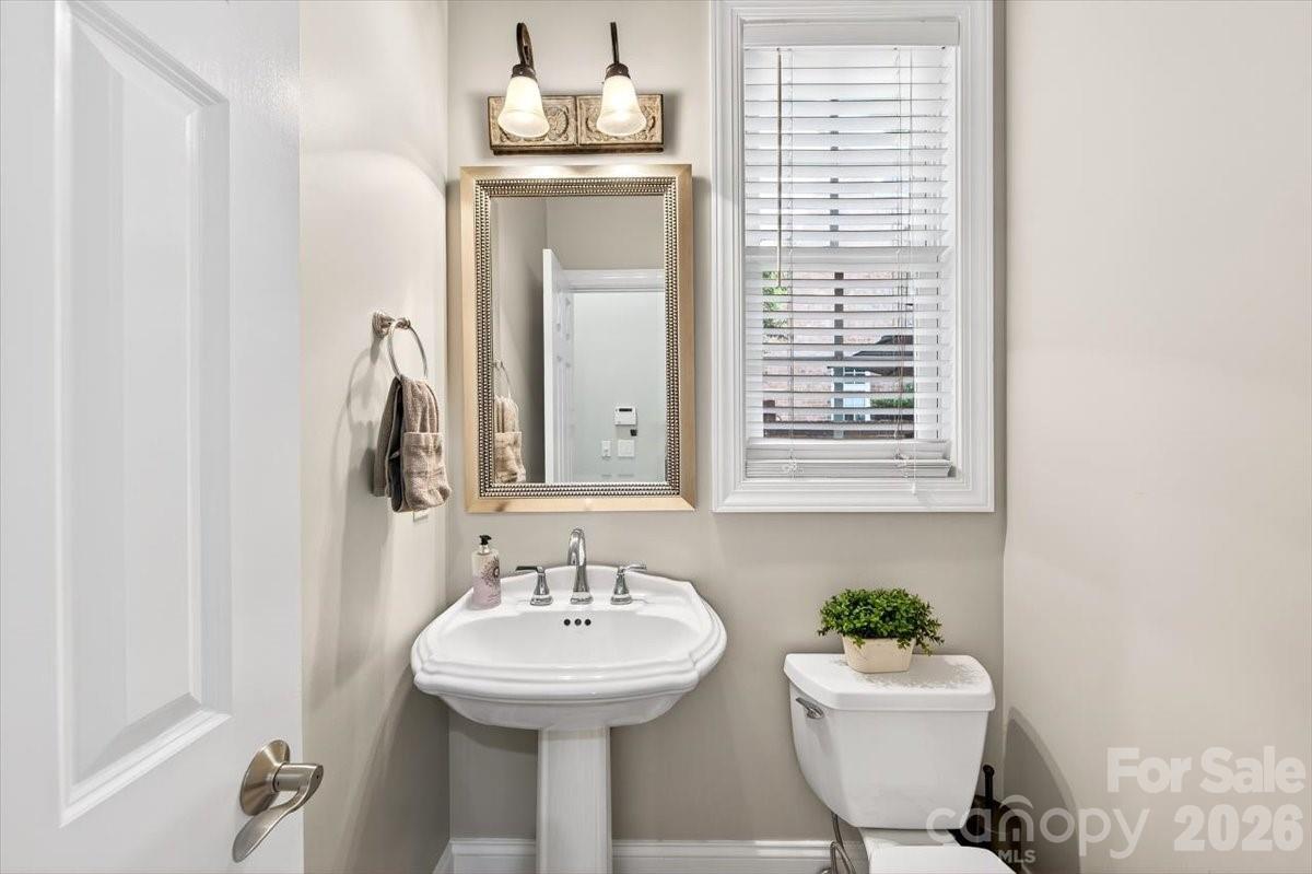 6415 Wakehurst Road Charlotte, NC 28226 - Photo 11 of 47