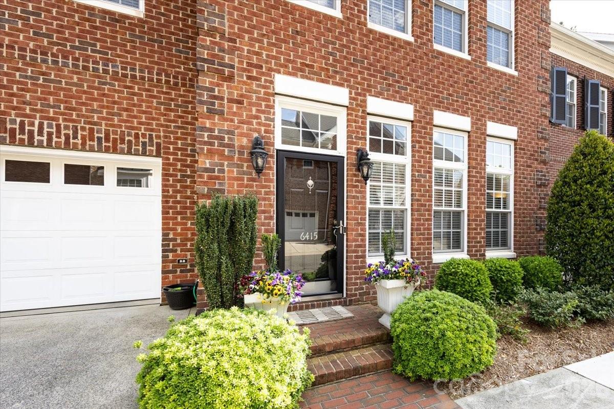 6415 Wakehurst Road Charlotte, NC 28226 - Photo 3 of 47