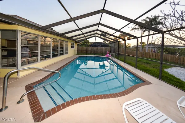 $699,000 | 220 Albatross Street, Fort Myers Beach, FL 33931