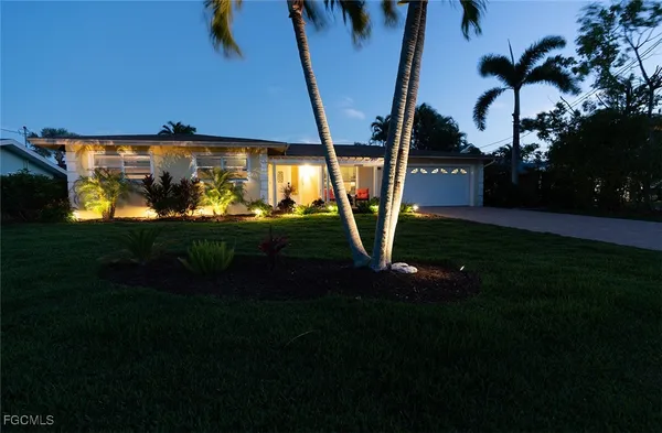 $699,000 | 220 Albatross Street, Fort Myers Beach, FL 33931