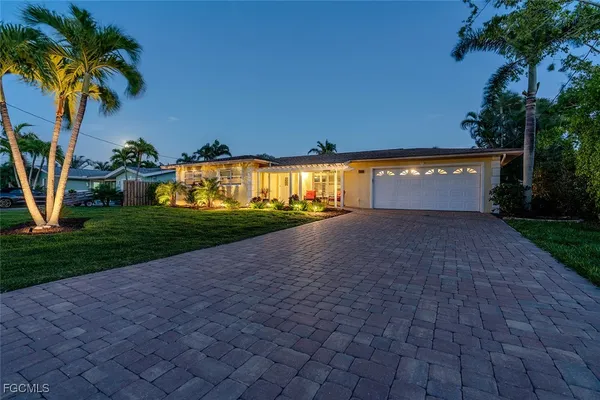 $699,000 | 220 Albatross Street, Fort Myers Beach, FL 33931