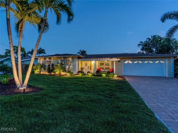 $699,000 | 220 Albatross Street, Fort Myers Beach, FL 33931