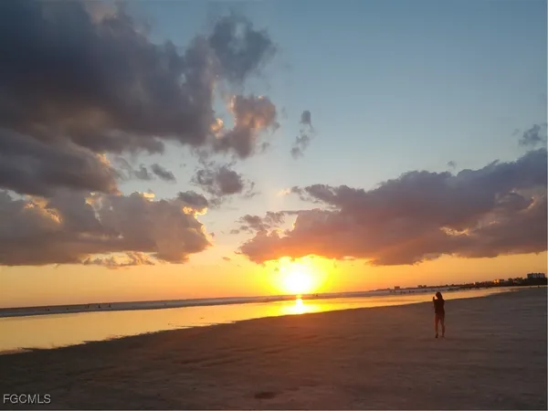 $699,000 | 220 Albatross Street, Fort Myers Beach, FL 33931