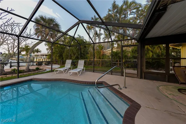 $699,000 | 220 Albatross Street, Fort Myers Beach, FL 33931