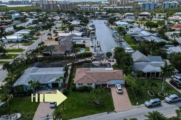 $699,000 | 220 Albatross Street, Fort Myers Beach, FL 33931