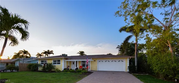 $699,000 | 220 Albatross Street, Fort Myers Beach, FL 33931