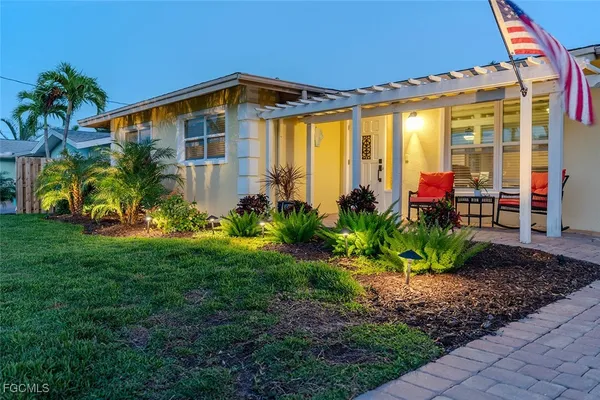 $699,000 | 220 Albatross Street, Fort Myers Beach, FL 33931