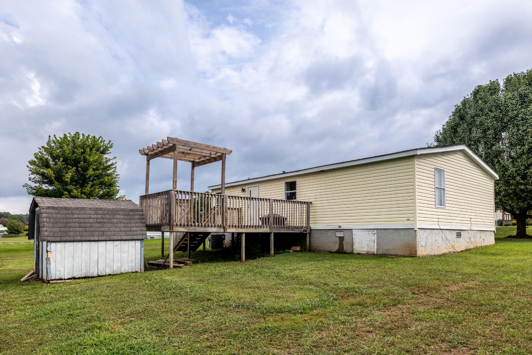 941 Ridgeview Road Maryville, TN 37801 - Photo 23 of 28 a house view with a garden space