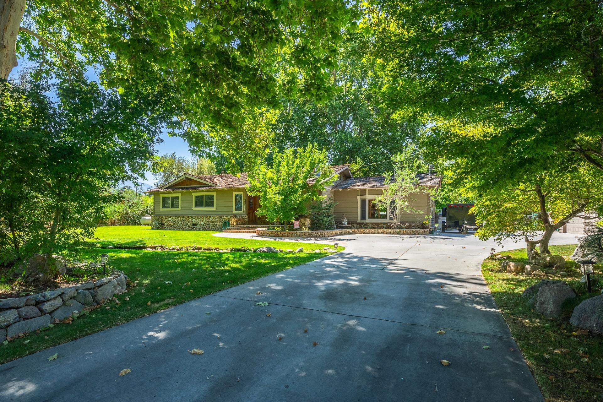 325 Mt Tom Road Bishop, CA 93514 - Photo 1 of 33 a front view of a house with a yard