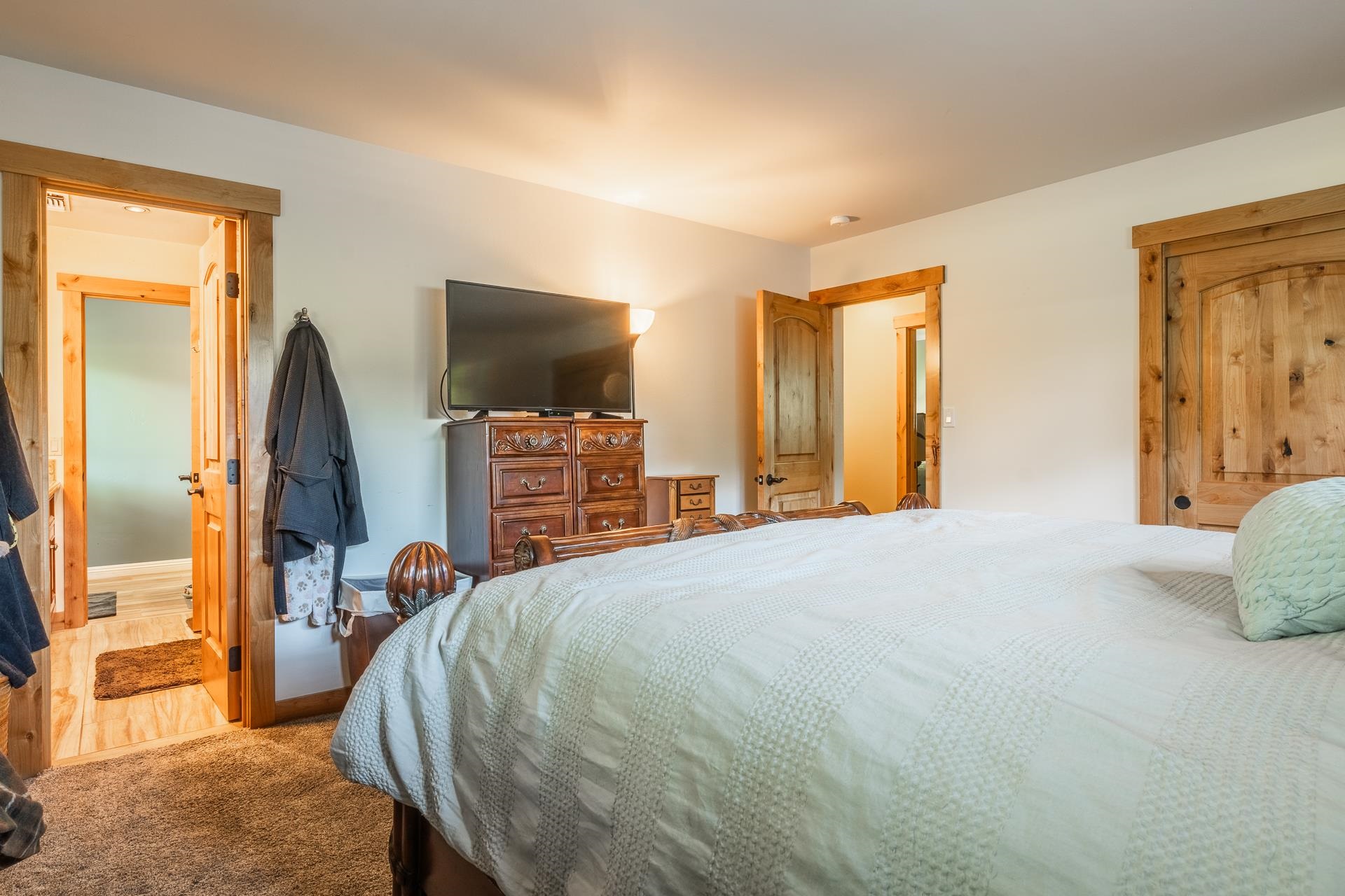 325 Mt Tom Road Bishop, CA 93514 - Photo 19 of 33 a bedroom with a bed and a flat tv screen on dresser