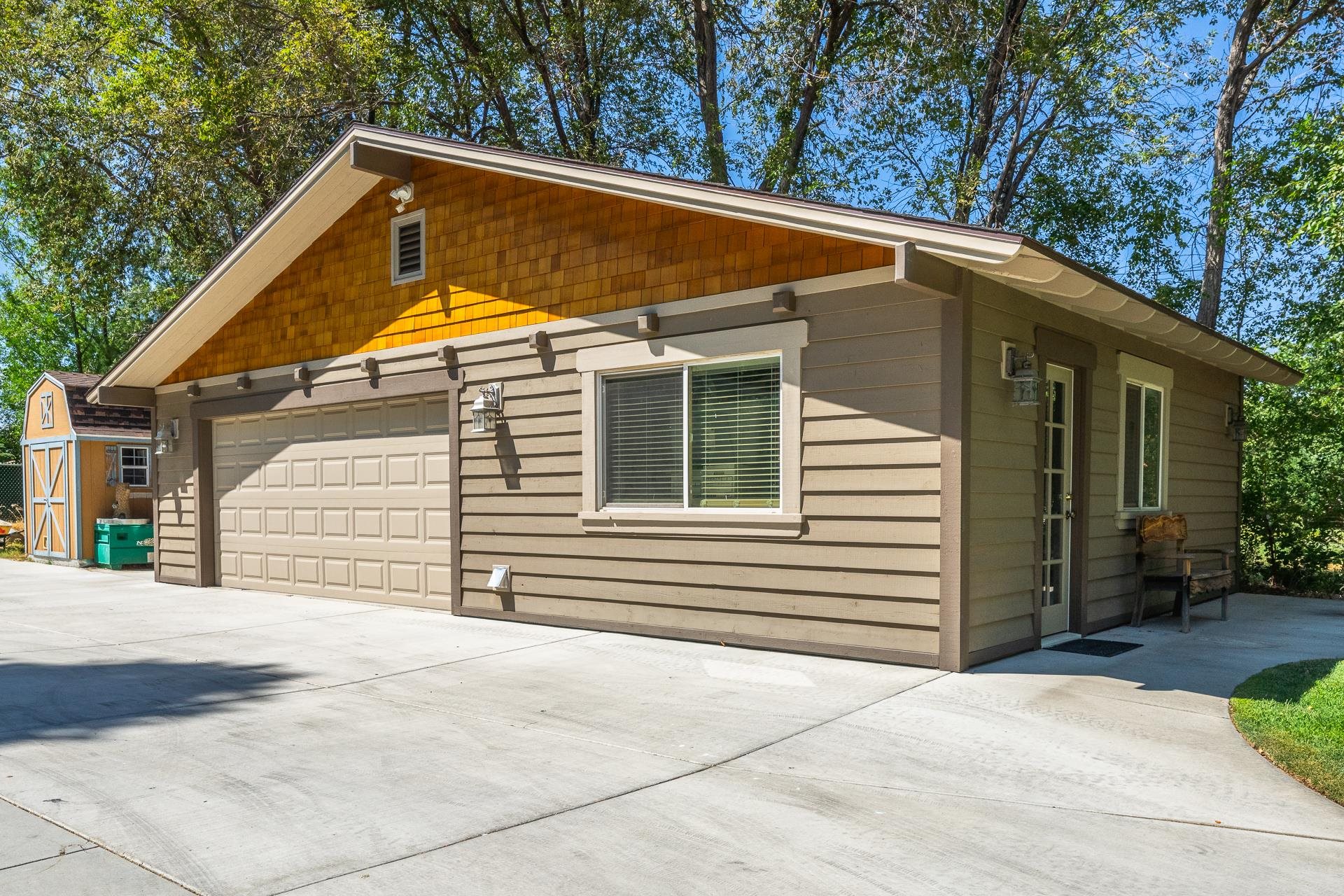 325 Mt Tom Road Bishop, CA 93514 - Photo 26 of 33 a view of house with backyard and trees in the background