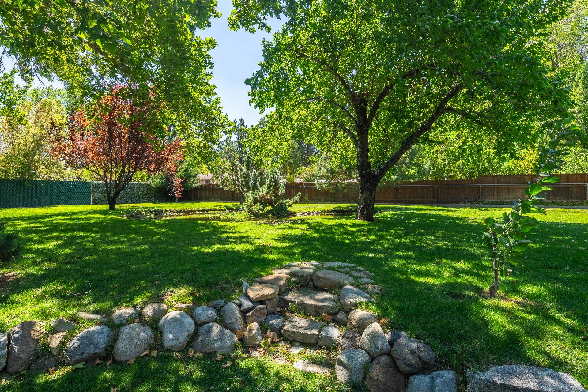 325 Mt Tom Road Bishop, CA 93514 - Photo 27 of 33 a backyard of a house with lots of green space