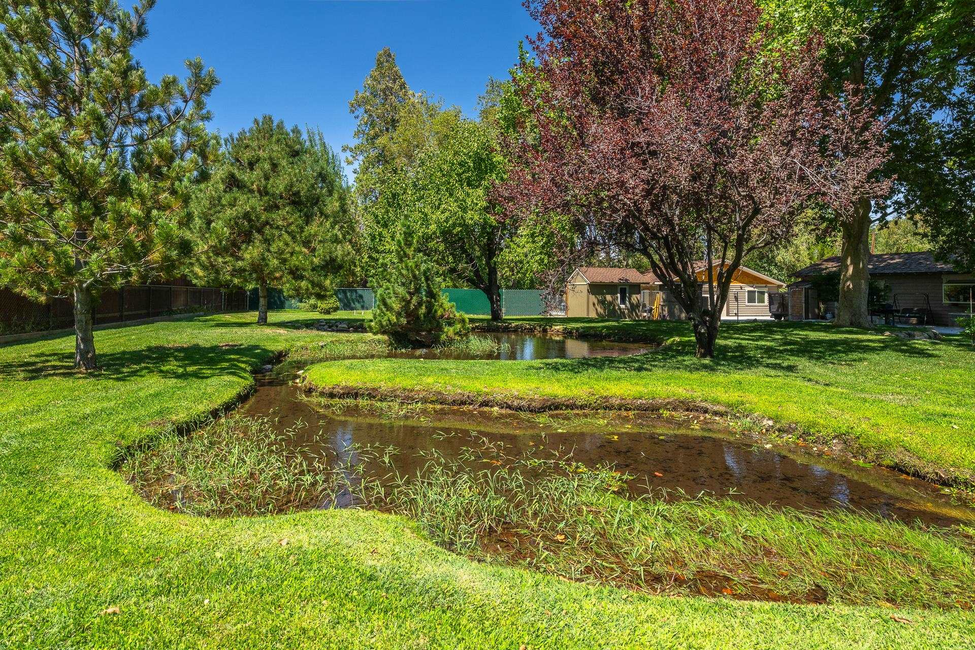 325 Mt Tom Road Bishop, CA 93514 - Photo 31 of 33 a view of a house with a big yard